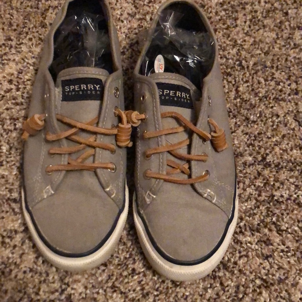 Womens size 7 sperrys